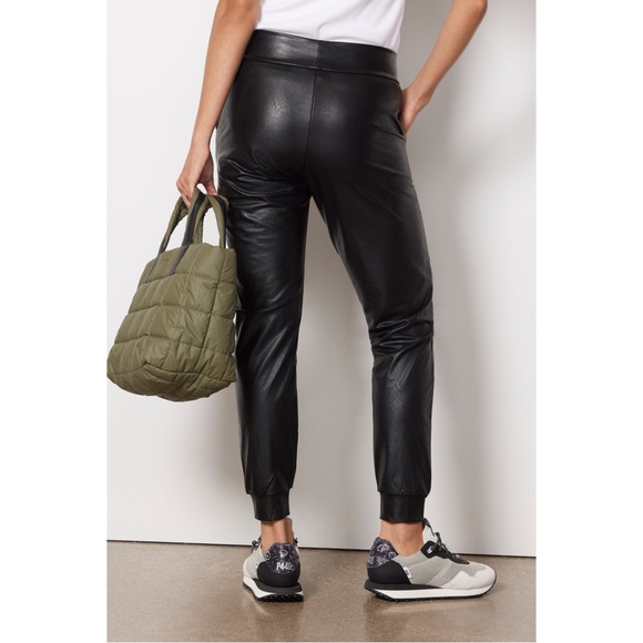 Commando Luxury Basics | Faux Leather Joggers - Picture 7 of 10